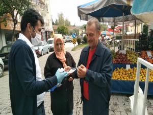 EFE MASA ÇARŞAMBA PAZARINDA MASKE VE ELDİVEN DAĞITTI