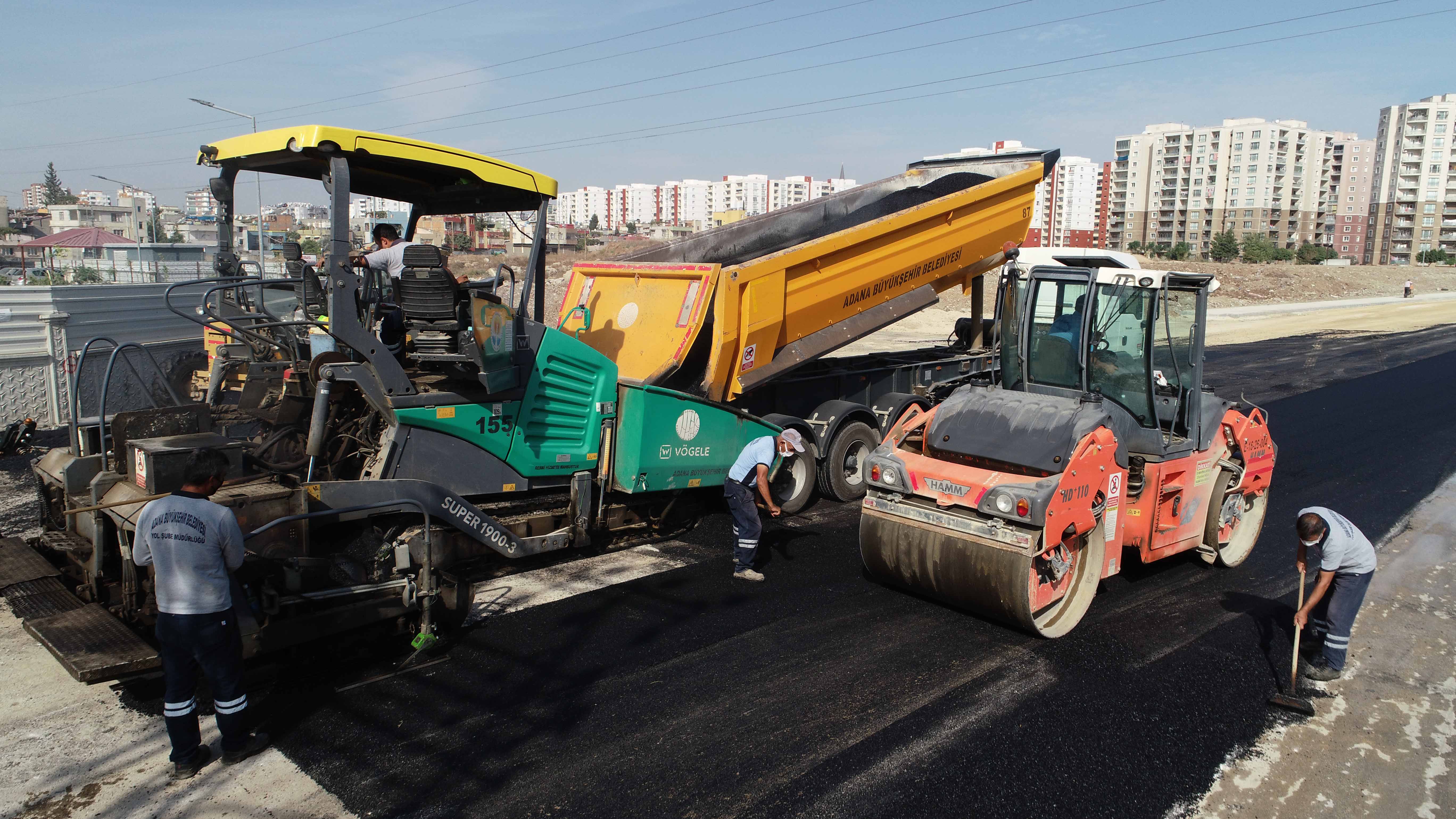 Büyükşehir, Adana’da bozuk yol kalmaması için durmaksızın çalışıyor