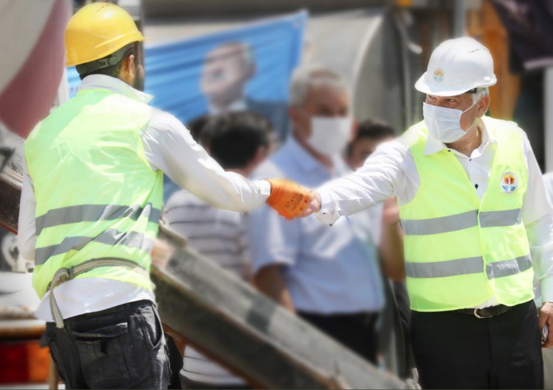  Karalar’dan Büyükşehir çalışanlarına yeni yıl öncesi çifte müjde: