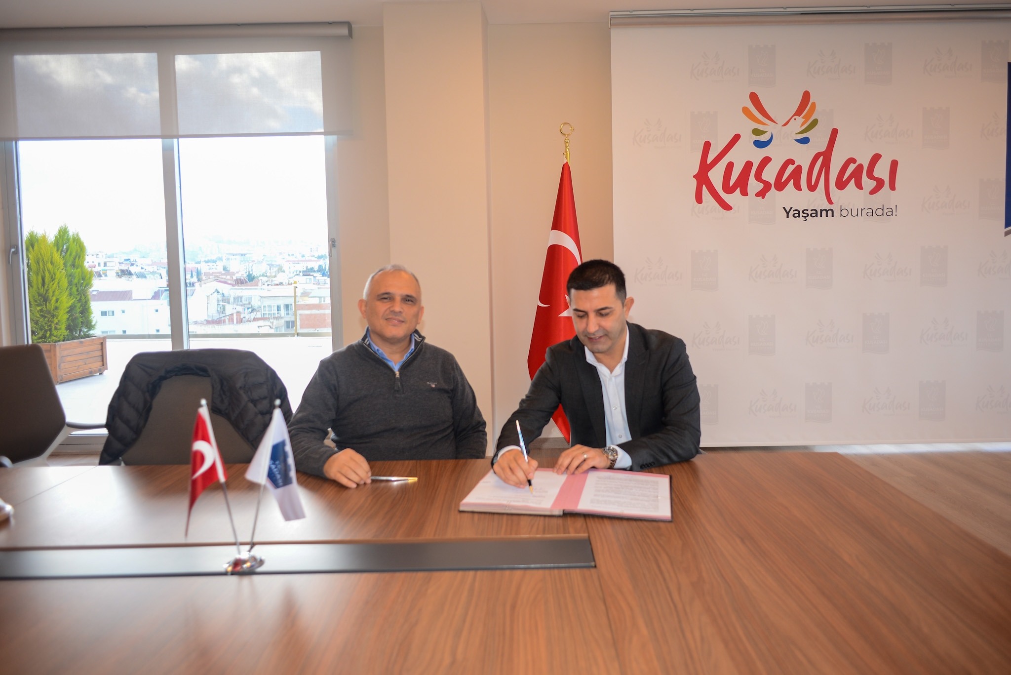 KUŞADASI’NDA OTİZM MERKEZİNE HAYIRSEVER DESTEĞİ