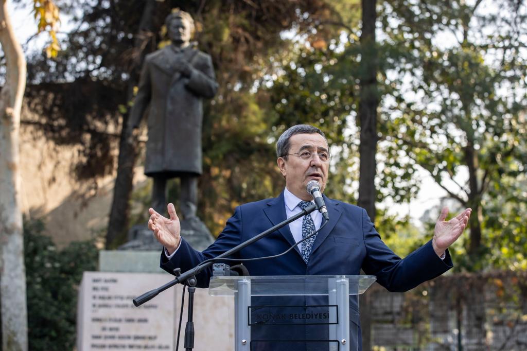 Usta Şair Nazım Hikmet Konak’ta anıldı